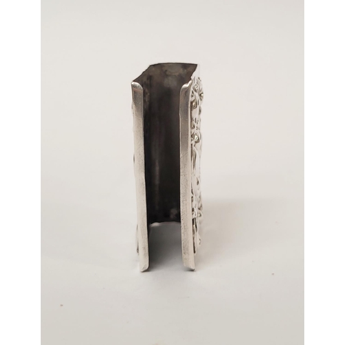 170 - A MIXED SILVER BOX / CASE LOT: includes; (i) A sterling silver pill box/trinket box with raised reli... 