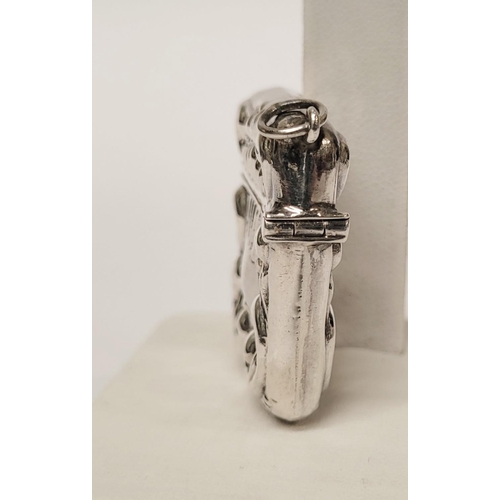 170 - A MIXED SILVER BOX / CASE LOT: includes; (i) A sterling silver pill box/trinket box with raised reli... 