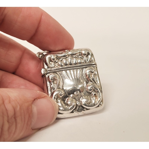 170 - A MIXED SILVER BOX / CASE LOT: includes; (i) A sterling silver pill box/trinket box with raised reli... 