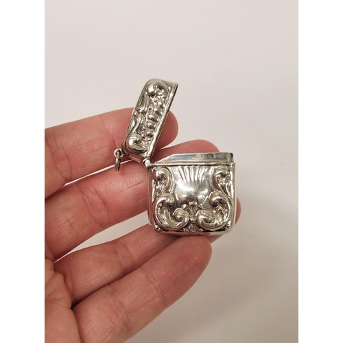 170 - A MIXED SILVER BOX / CASE LOT: includes; (i) A sterling silver pill box/trinket box with raised reli... 