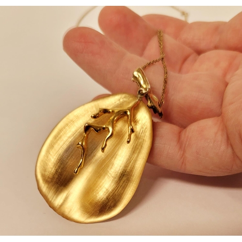 223 - A CASED ALEXIS BITTAR LUCITE & GOLD PENANT NECKLACE, the oval shaped pendant is a bright golden colo... 