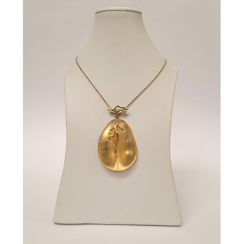 223 - A CASED ALEXIS BITTAR LUCITE & GOLD PENANT NECKLACE, the oval shaped pendant is a bright golden colo... 
