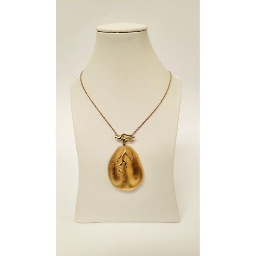 223 - A CASED ALEXIS BITTAR LUCITE & GOLD PENANT NECKLACE, the oval shaped pendant is a bright golden colo... 