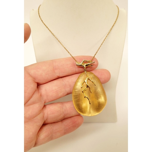 223 - A CASED ALEXIS BITTAR LUCITE & GOLD PENANT NECKLACE, the oval shaped pendant is a bright golden colo... 