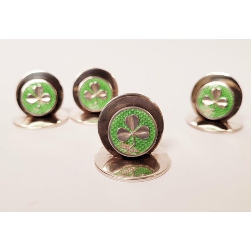 27 - AN EARLY 20TH CENTURY CASED SILVER SET OF FOUR SHAMROCK DECORATED PLACENAME / MENU HOLDERS, each wit... 