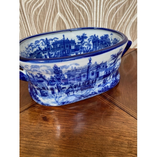 281 - A BLUE & WHITE COLOURED FOOT BATH PLANTER, decorated to both the exterior and interior with building... 