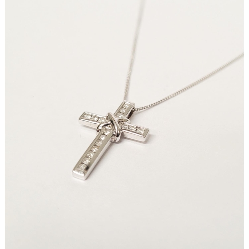 33 - A 9CT WHITE GOLD DIAMOND SET CROSS PENDANT ON A 9CT CHAIN, a beautiful diamond 9ct white gold cross ... 