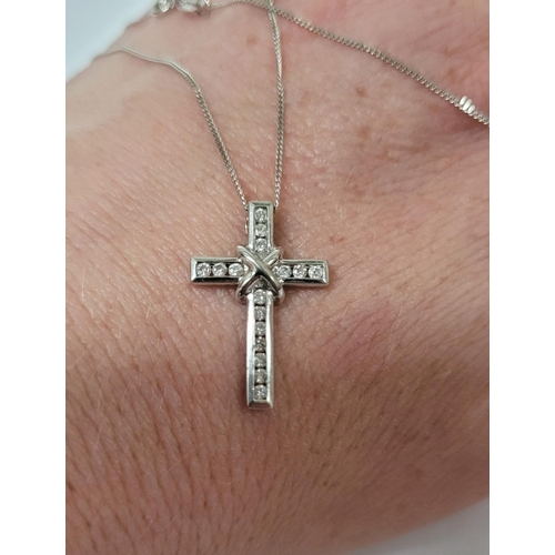 33 - A 9CT WHITE GOLD DIAMOND SET CROSS PENDANT ON A 9CT CHAIN, a beautiful diamond 9ct white gold cross ... 