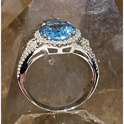 44 - AN 18CT WHITE GOLD BLUE TOPAZ & DIAMOND CLUSTER RING, complete with diamond encrusted shoulders, vib... 