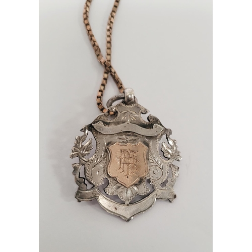 88 - AN EARLY 20TH CENTURY SILVER MEDAL ON AN ITALIAN SILVER CHAIN, the medal with an engraved open work ... 