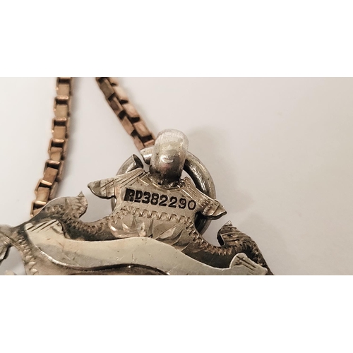 88 - AN EARLY 20TH CENTURY SILVER MEDAL ON AN ITALIAN SILVER CHAIN, the medal with an engraved open work ... 