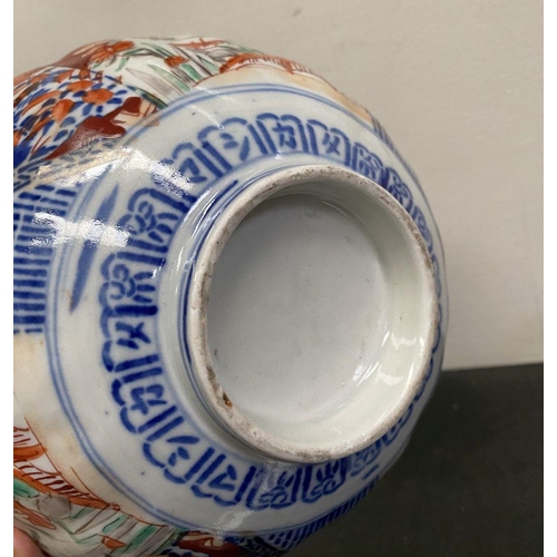 102 - TWO VINTAGE JAPANESE IMARI STYLE PLATES, both with scalloped rim and painted panels to interior and ... 