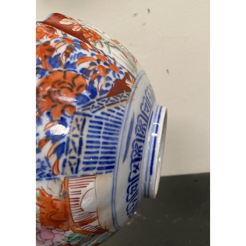 102 - TWO VINTAGE JAPANESE IMARI STYLE PLATES, both with scalloped rim and painted panels to interior and ... 