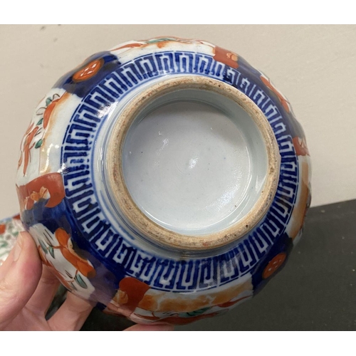 102 - TWO VINTAGE JAPANESE IMARI STYLE PLATES, both with scalloped rim and painted panels to interior and ... 