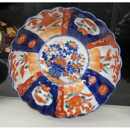 102 - TWO VINTAGE JAPANESE IMARI STYLE PLATES, both with scalloped rim and painted panels to interior and ... 