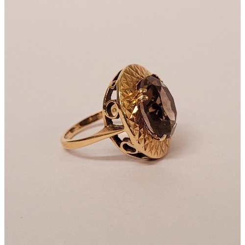 104 - A VERY FINE 9CT YELLOW GOLD SMOKY QUARTZ DRESS RING, the large oval shaped smoky quartz stone is set... 