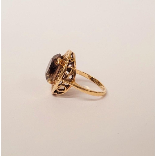 104 - A VERY FINE 9CT YELLOW GOLD SMOKY QUARTZ DRESS RING, the large oval shaped smoky quartz stone is set... 