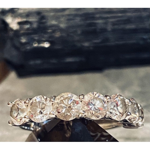 107 - AN 18CT WHITE GOLD 7 STONE DIAMOND RING, the diamonds in a claw setting. Total weight 2.20cts, with ... 