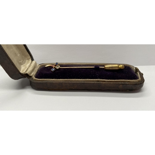 118 - A DELIGHTFUL CASED ANTIQUE DIAMOND HAT PIN, with floral design, having a central diamond flanked by ... 