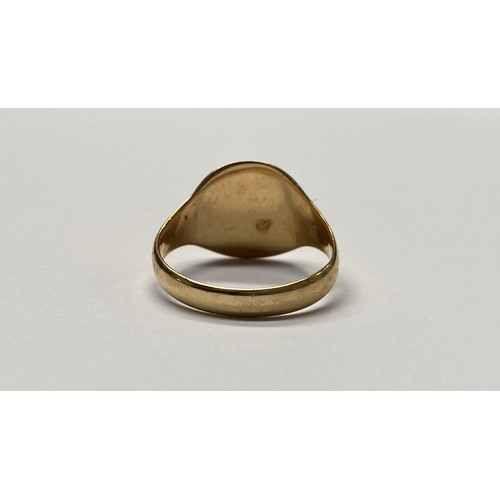 119 - A SOLID 18CT GOLD SIGNET RING, hallmarked London, with a date letter of ‘h’ for 1923. Ring size: Q. ... 