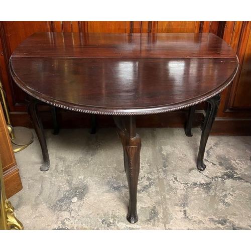 184 - AN 18TH CENTURY MAHOGANY DROP LEAF DINING TABLE, circular top with carved beaded border raised on le... 