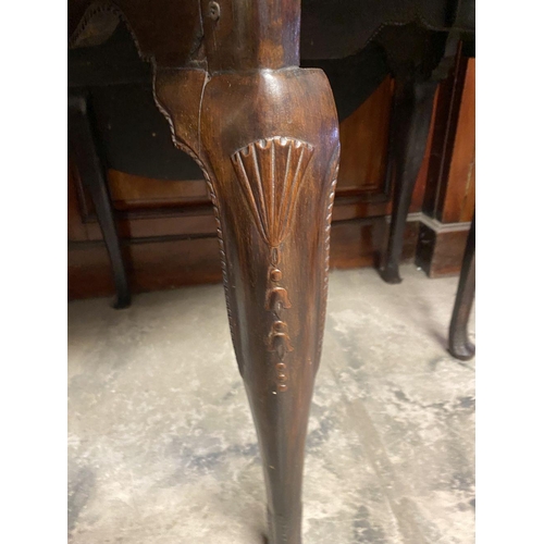 184 - AN 18TH CENTURY MAHOGANY DROP LEAF DINING TABLE, circular top with carved beaded border raised on le... 