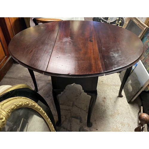 184 - AN 18TH CENTURY MAHOGANY DROP LEAF DINING TABLE, circular top with carved beaded border raised on le... 