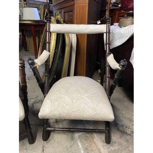 185 - A PAIR OF EXCELLENT 19TH CENTURY CAMPAIGN CHAIRS, folding chairs, the turned supports with finials t... 