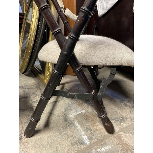 185 - A PAIR OF EXCELLENT 19TH CENTURY CAMPAIGN CHAIRS, folding chairs, the turned supports with finials t... 