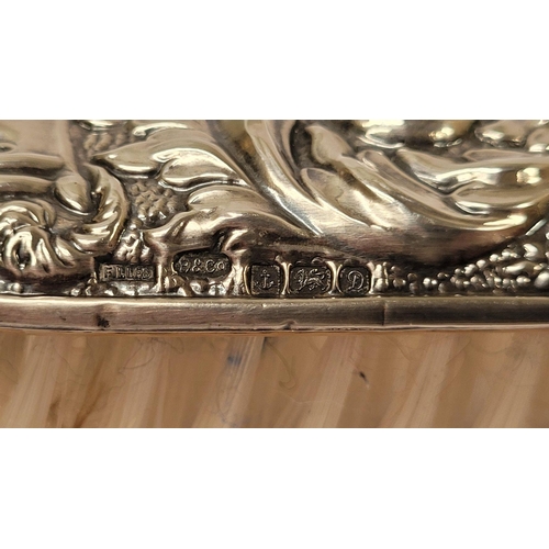 187 - A MIXED SILVER DRESSING TABLE LOT: includes; (i) A pair of silver topped clothes brushes, each 15cm ... 