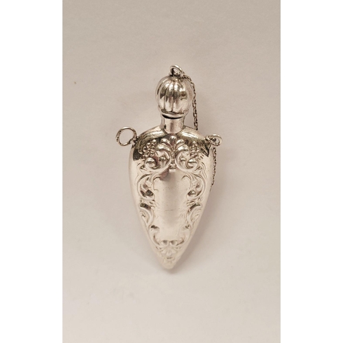 187 - A MIXED SILVER DRESSING TABLE LOT: includes; (i) A pair of silver topped clothes brushes, each 15cm ... 