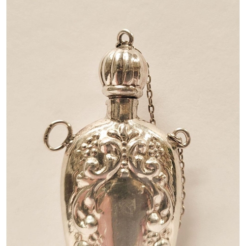 187 - A MIXED SILVER DRESSING TABLE LOT: includes; (i) A pair of silver topped clothes brushes, each 15cm ... 