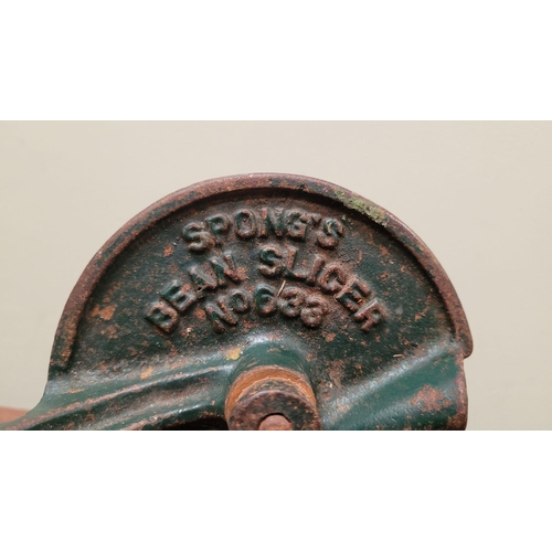 195 - AN EARLY 20TH CENTURY SPONGS BEAN SLICER, cast iron & wooden implement; popular at the end of the 19... 