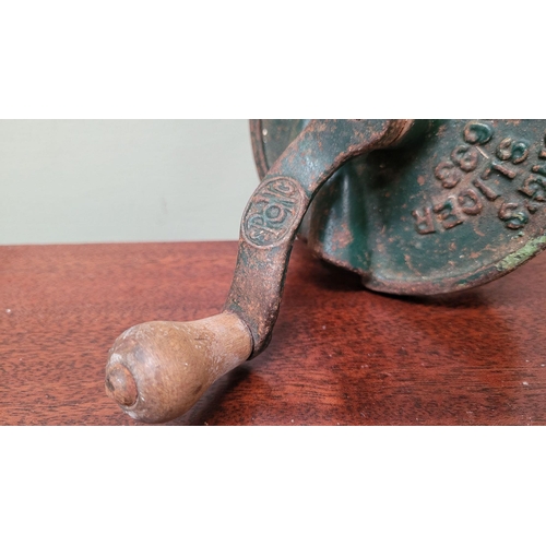 195 - AN EARLY 20TH CENTURY SPONGS BEAN SLICER, cast iron & wooden implement; popular at the end of the 19... 