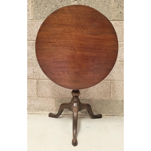 224 - A VERY GOOD QUALITY IRISH MAHOGANY LATE 18TH CENTURY / EARLY 19TH CENTURY TIP UP TABLE, the circular... 