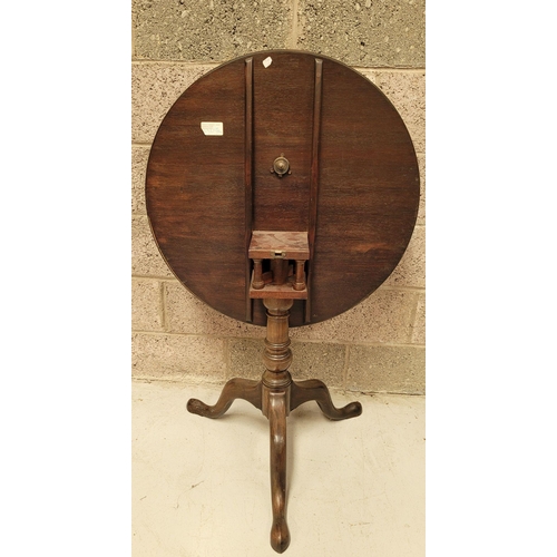 224 - A VERY GOOD QUALITY IRISH MAHOGANY LATE 18TH CENTURY / EARLY 19TH CENTURY TIP UP TABLE, the circular... 
