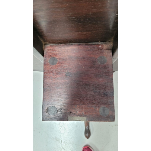 224 - A VERY GOOD QUALITY IRISH MAHOGANY LATE 18TH CENTURY / EARLY 19TH CENTURY TIP UP TABLE, the circular... 