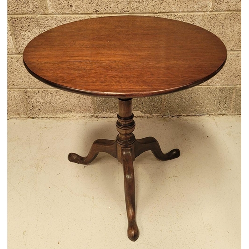 224 - A VERY GOOD QUALITY IRISH MAHOGANY LATE 18TH CENTURY / EARLY 19TH CENTURY TIP UP TABLE, the circular... 