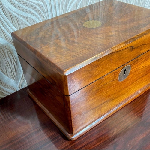 64 - A VERY GOOD QUALITY 19TH CENTURY WALNUT JEWELLERY BOX, this is a very good jewellery box, to the lid... 