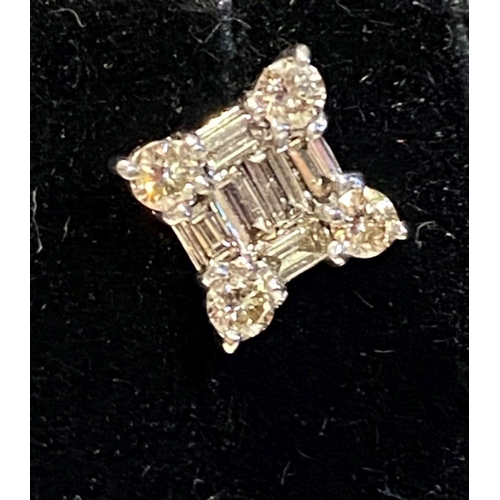 71 - A PAIR OF PRETTY 18CT WHITE GOLD DIAMOND CLUSTER STUD EARRINGS, set with baguette & brilliant cut di... 
