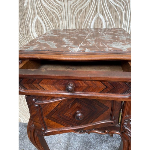 81 - A FINE PAIR OF ROSEWOOD MARBLE TOPPED CABINETS / LAMP TABLES, each with a single drawer to the top, ... 