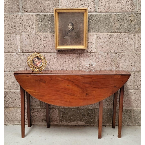 92 - AN IRISH GEORGIAN MAHOGANY DROP LEAF ‘HUNTS’ TABLE, the deep ‘D’ shaped leaves lift up and rest on a... 