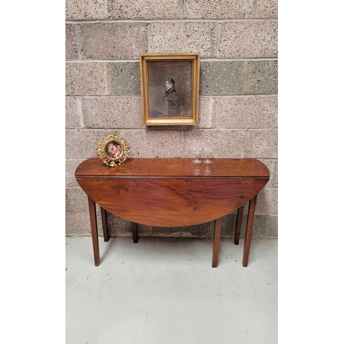 92 - AN IRISH GEORGIAN MAHOGANY DROP LEAF ‘HUNTS’ TABLE, the deep ‘D’ shaped leaves lift up and rest on a... 