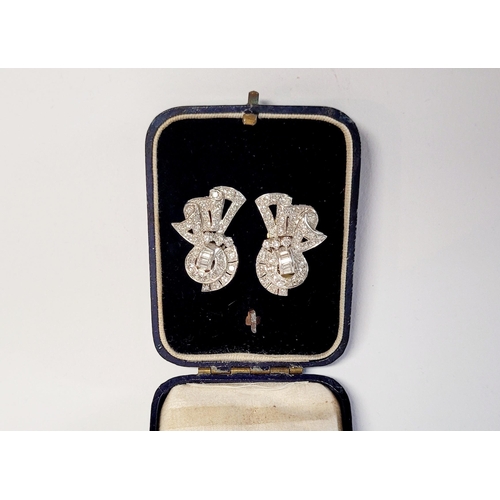 10 - A WONDERFUL ART DECO PAIR OF SPARKING DIAMOND EARRINGS IN PLATINUM, circa 1950s, with an approximate... 