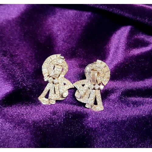 10 - A WONDERFUL ART DECO PAIR OF SPARKING DIAMOND EARRINGS IN PLATINUM, circa 1950s, with an approximate... 