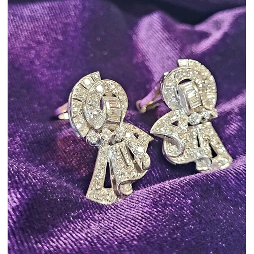 10 - A WONDERFUL ART DECO PAIR OF SPARKING DIAMOND EARRINGS IN PLATINUM, circa 1950s, with an approximate... 