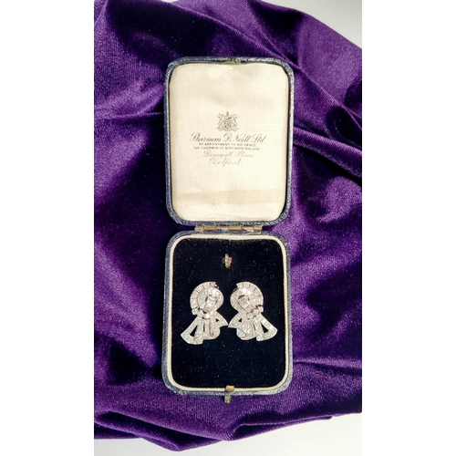 10 - A WONDERFUL ART DECO PAIR OF SPARKING DIAMOND EARRINGS IN PLATINUM, circa 1950s, with an approximate... 