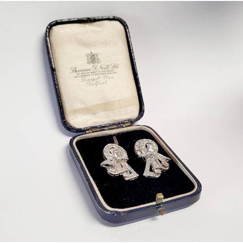 10 - A WONDERFUL ART DECO PAIR OF SPARKING DIAMOND EARRINGS IN PLATINUM, circa 1950s, with an approximate... 