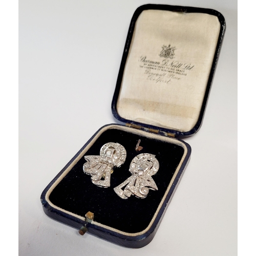 10 - A WONDERFUL ART DECO PAIR OF SPARKING DIAMOND EARRINGS IN PLATINUM, circa 1950s, with an approximate... 