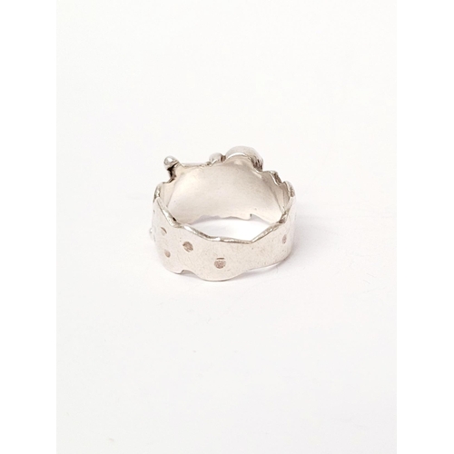 117 - A PRETTY STERLING SILVER PINKY RING, London, 1985. With maker’s mark of ZC. The band comprising of i... 